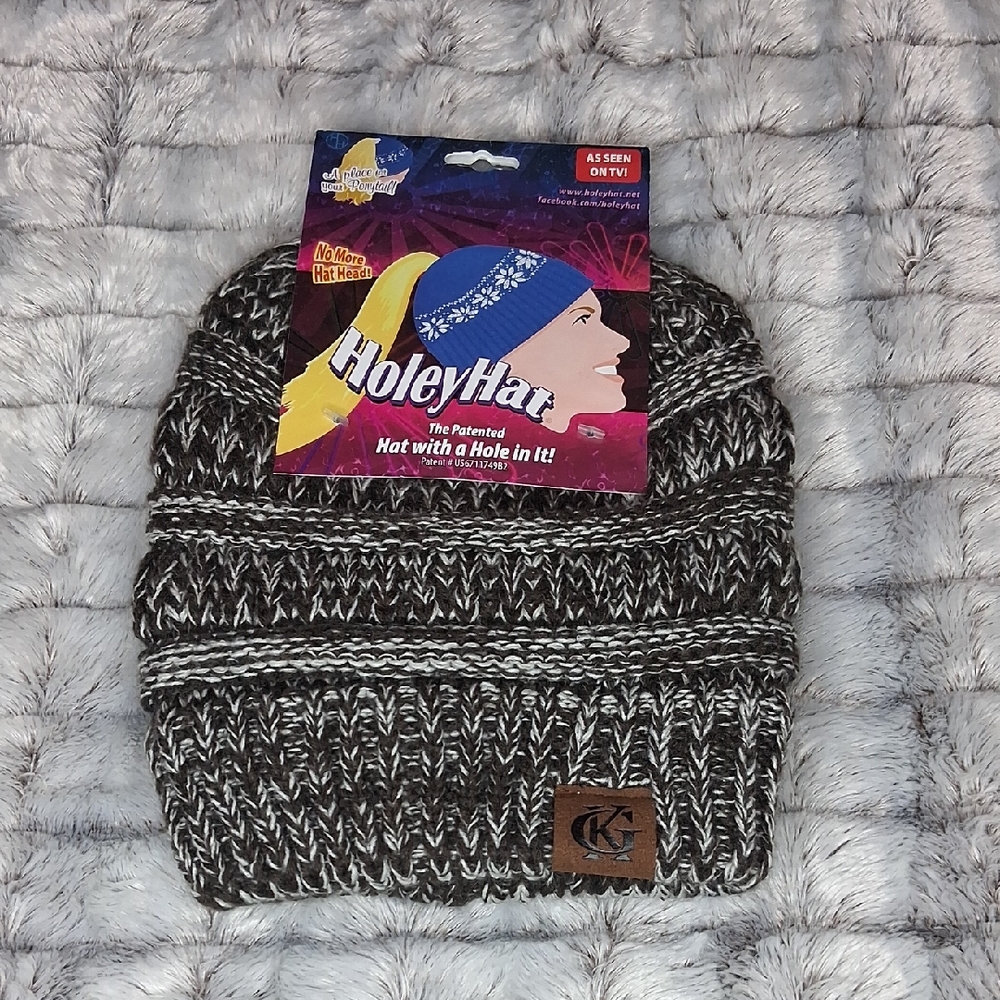 NWT Womens Holeyhat Brown & White Winter HAT FOR PONYTAIL